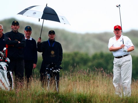 donald-trump-playing-golf